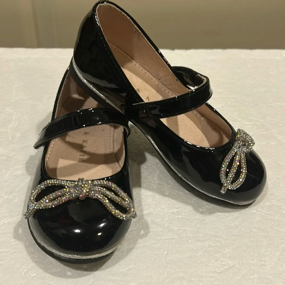 Kelly & Katie sparkling bow appliqué Patent Leather MaryJane strap shoes size 9M